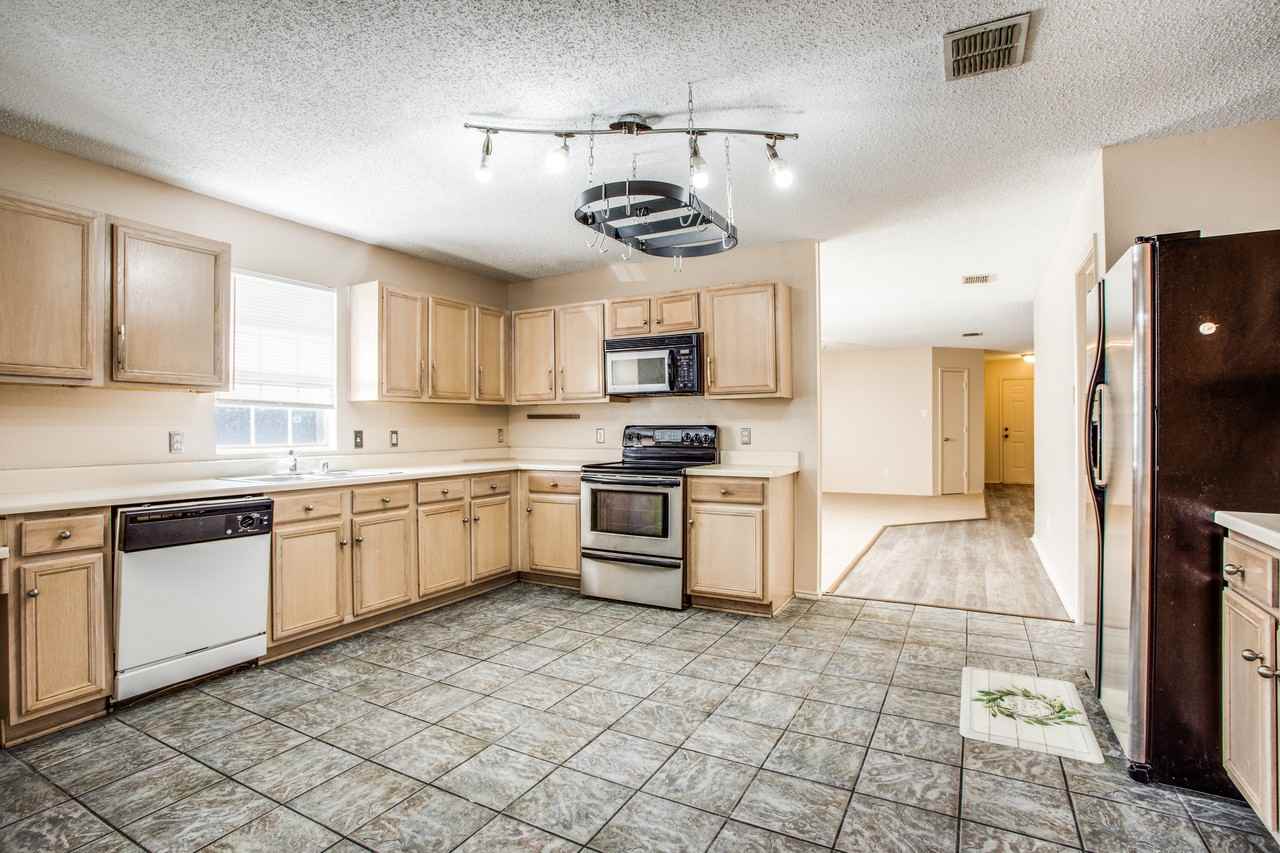 2802 Robin Ln - Photo 6 of 12