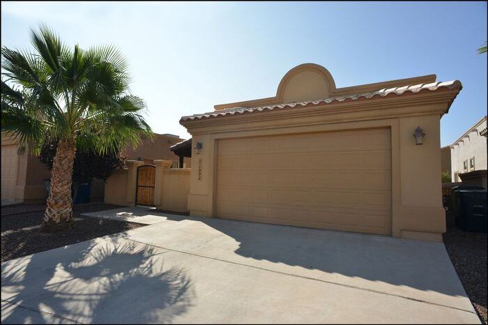 11592 Saint Thomas Way - Photo 3 of 30