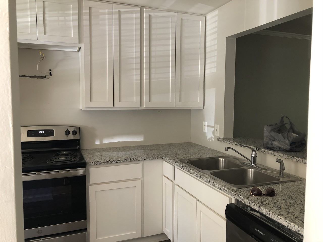 8123 Circle Tree Ln - Photo 3 of 19