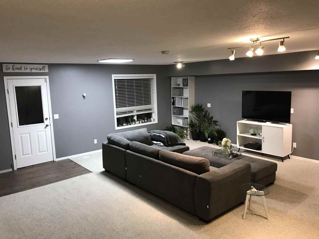 6310 88 St - Photo 3 of 12