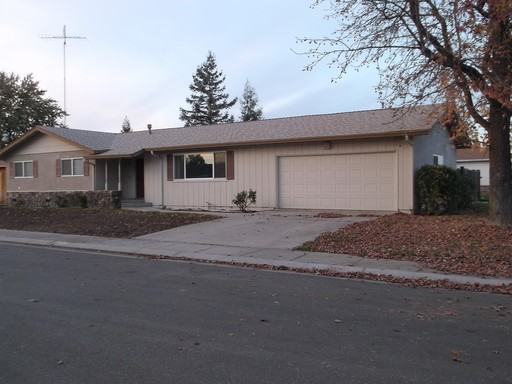 2230 Vernon Dr - Photo 2 of 15