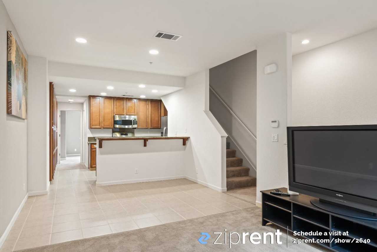 2234 Beech Cir - Photo 3 of 18