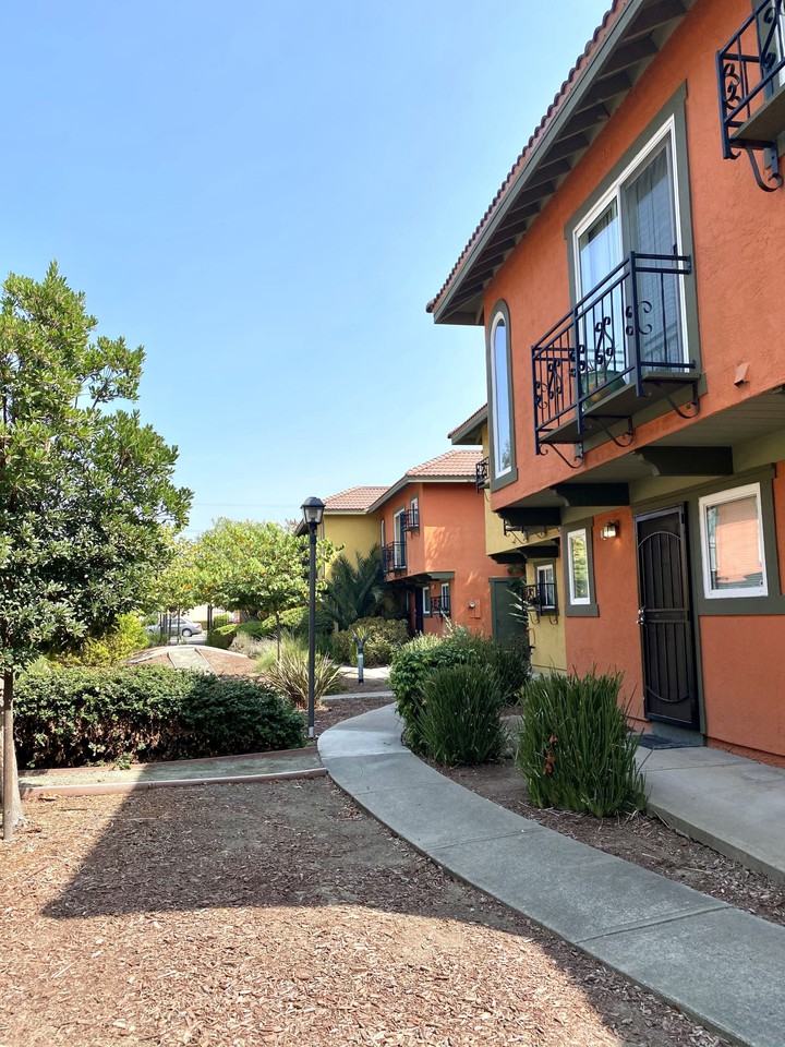 Valencia Townhomes - Photo 3 of 20