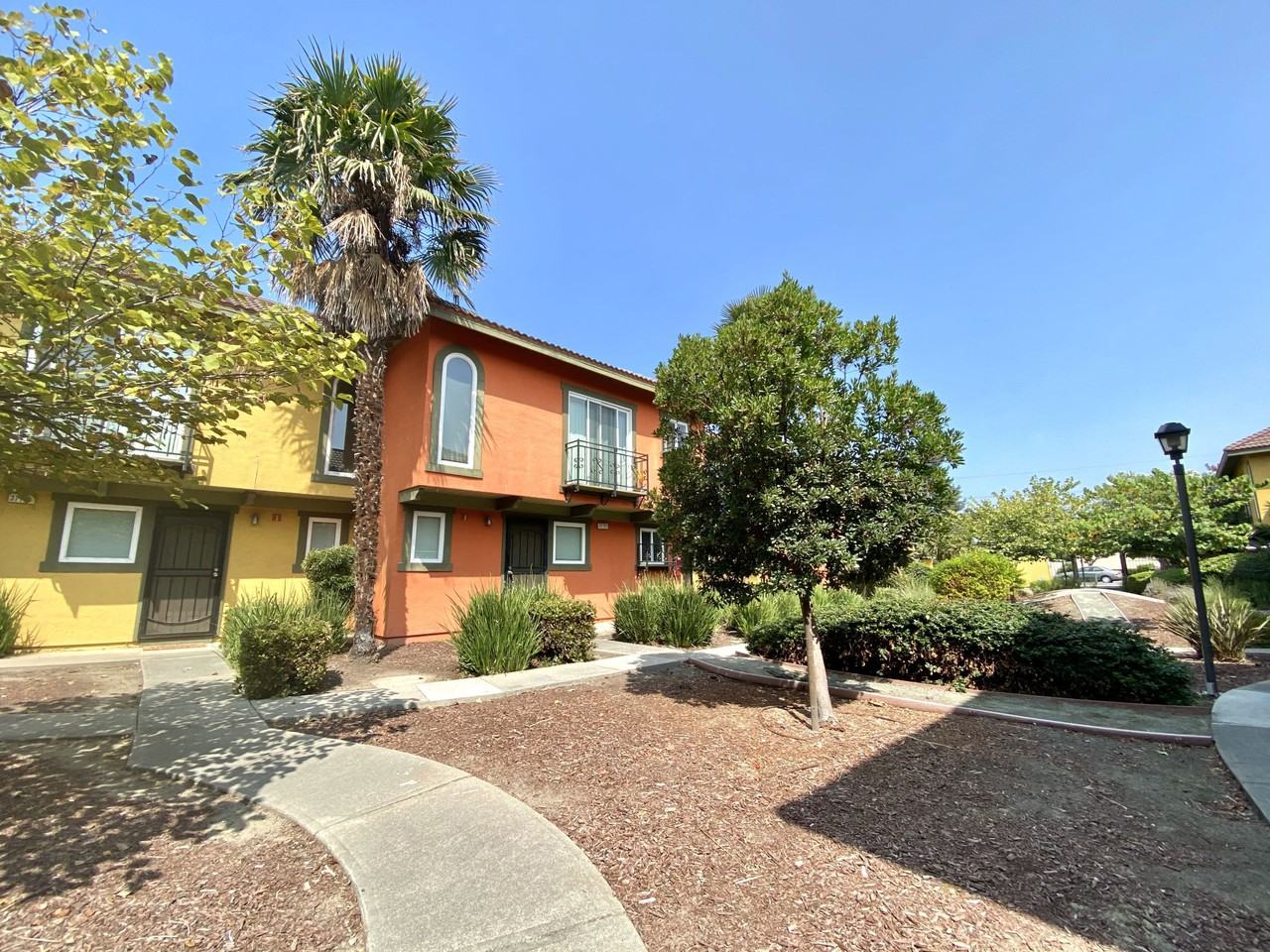 Valencia Townhomes - Photo 5 of 20