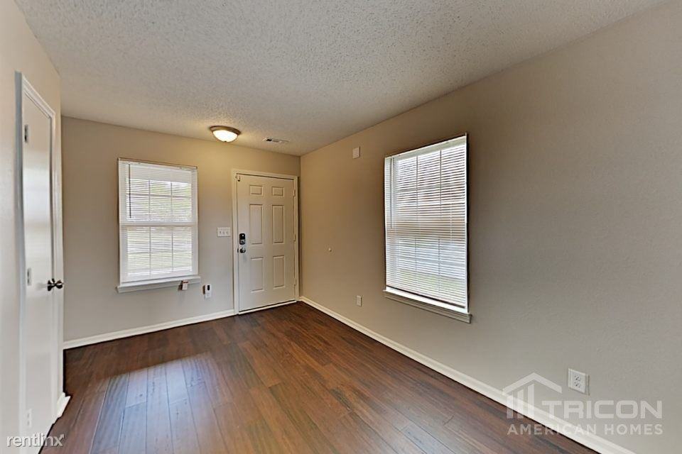 9127 Bagley Dr - Photo 3 of 17