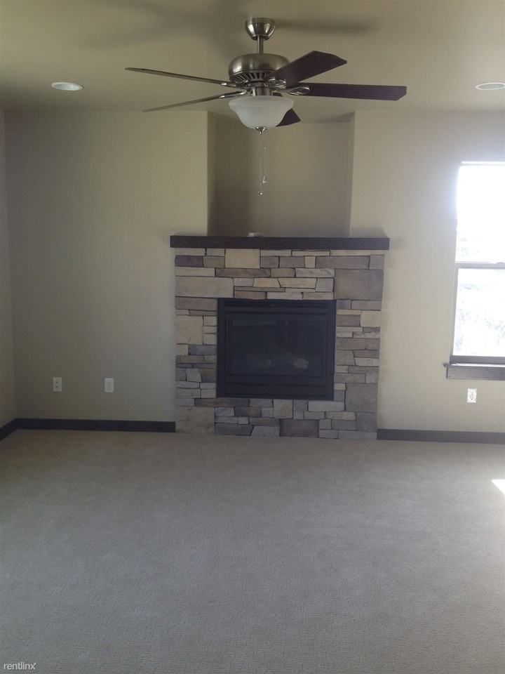 1918 Leeward Ct - Photo 2 of 12