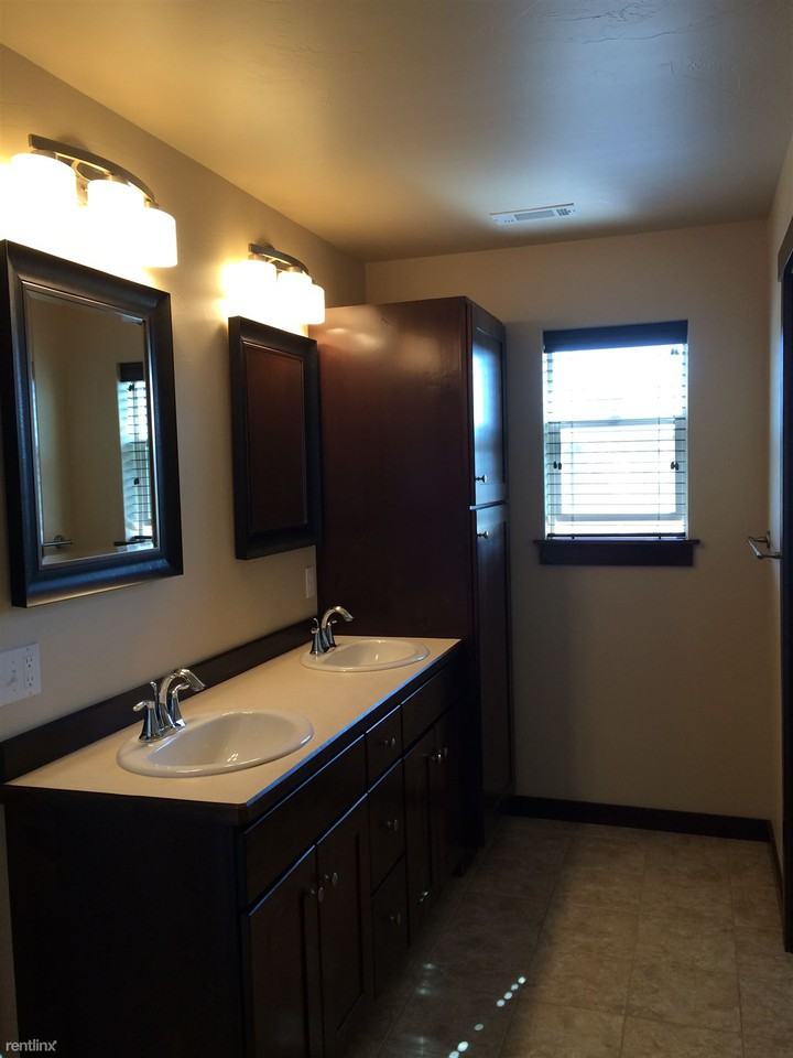 1918 Leeward Ct - Photo 3 of 12