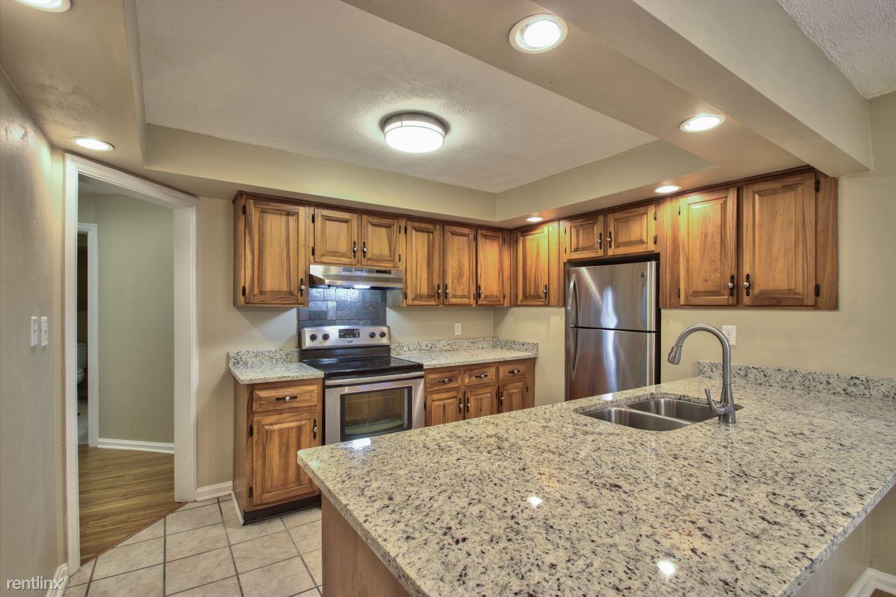 301 Cactus St - Photo 3 of 8