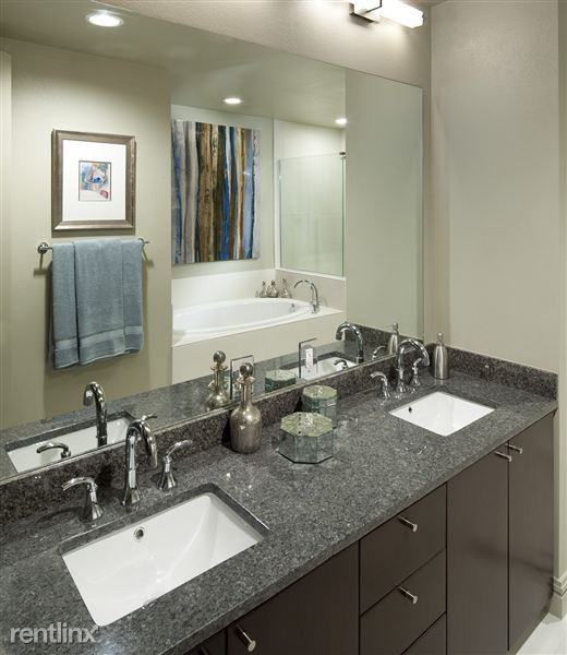 1000 N Carroll Ave - Photo 3 of 4