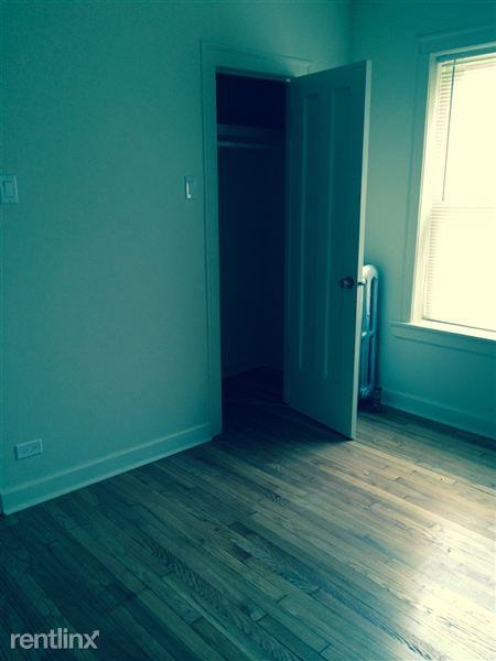 7601 S King Dr - Photo 3 of 12