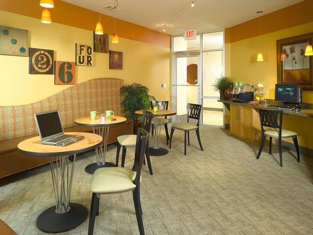 AMLI Perimeter Gardens - Photo 2 of 6