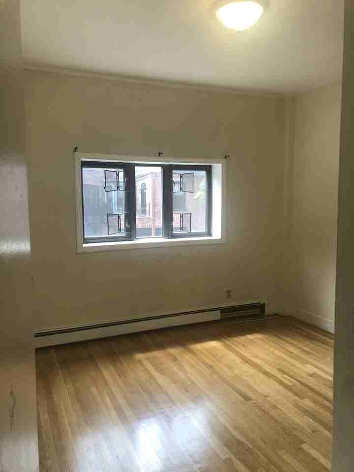 513 Beacon Street - Photo 2 of 12