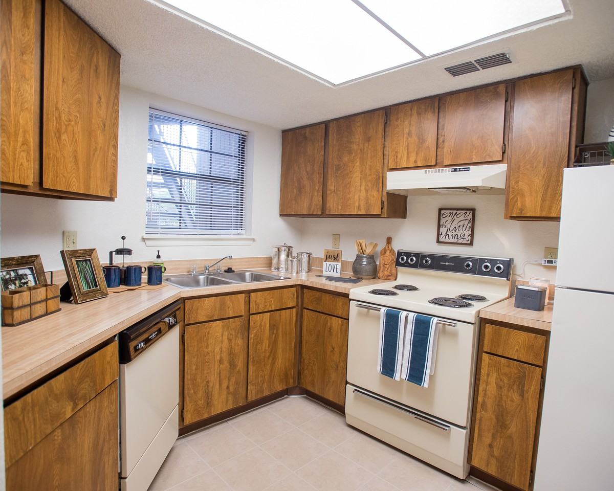 Copperfield Apts. - Photo 2 of 9