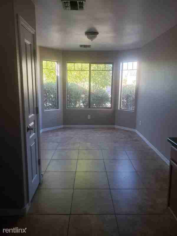743 E Wolf Hollow Dr - Photo 3 of 19