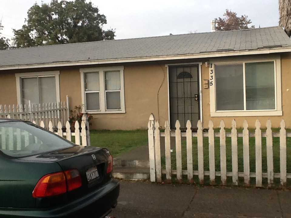 1335 Harris Ave - Photo 2 of 3