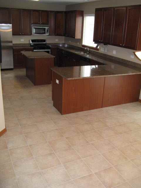 648 Portsmouth Dr - Photo 3 of 26