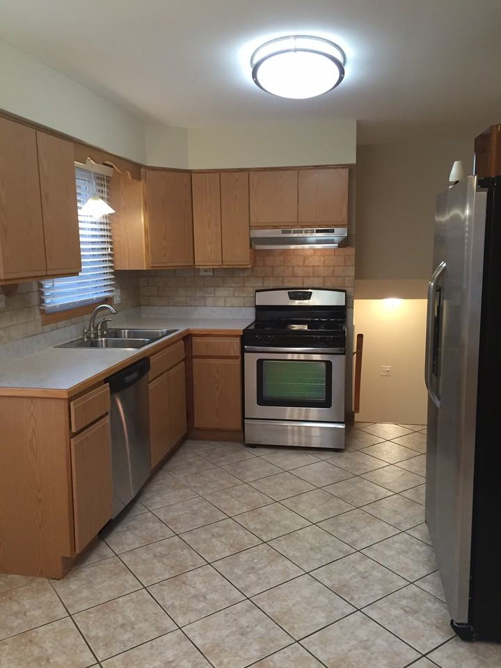 15100 Avers Ave - Photo 3 of 18