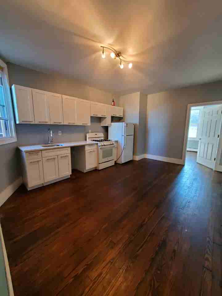 219 Liberty Ave #1B - Photo 2 of 5