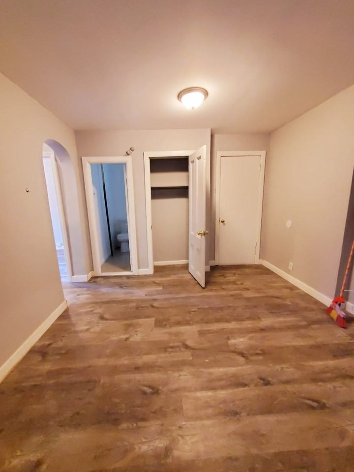 103 Van Nostrand Ave #1B - Photo 3 of 9