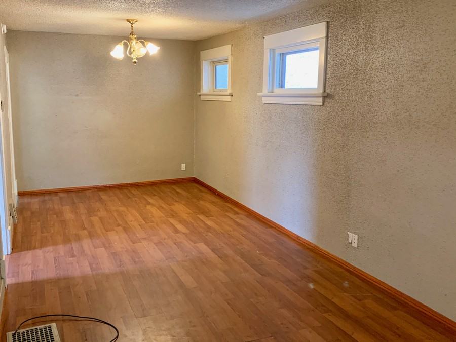 873 Robinson St - Photo 2 of 11