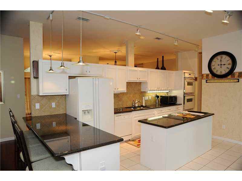 642 Weathersfield Dr - Photo 3 of 16