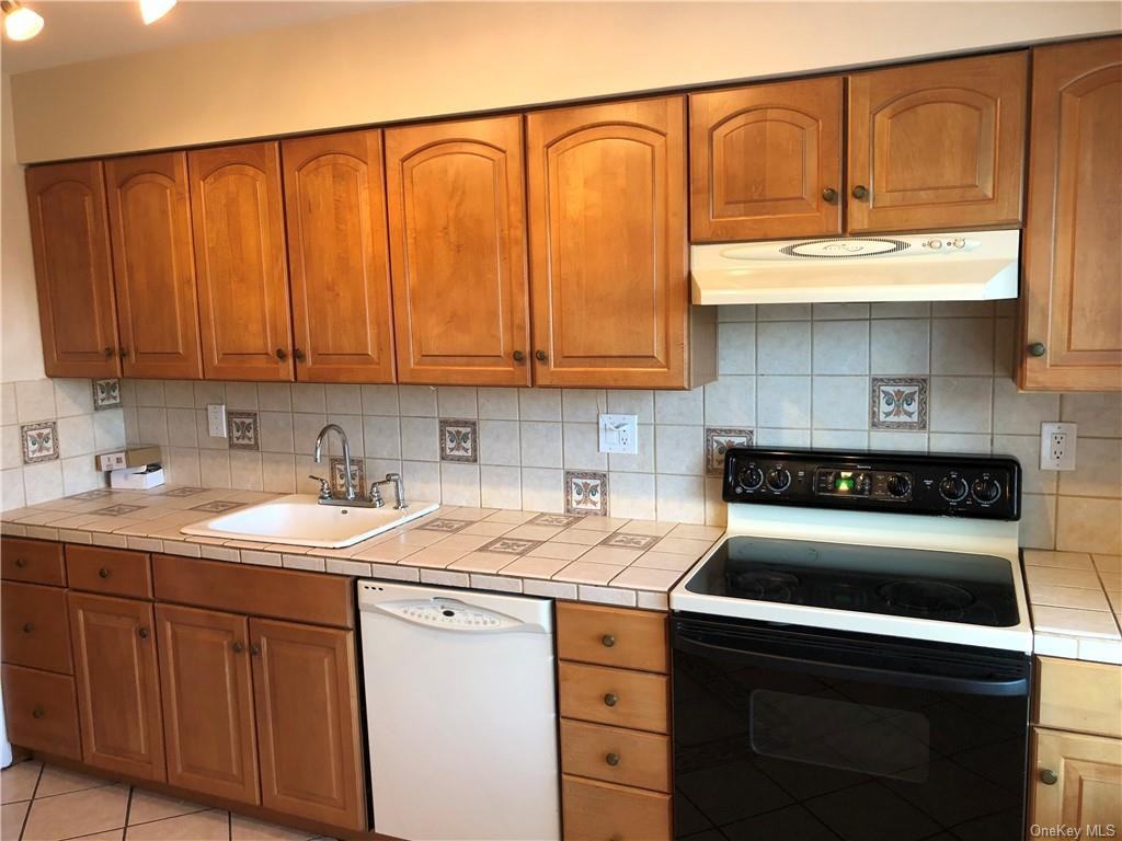 11 Wildwood Rd Unit 12 - Photo 2 of 23