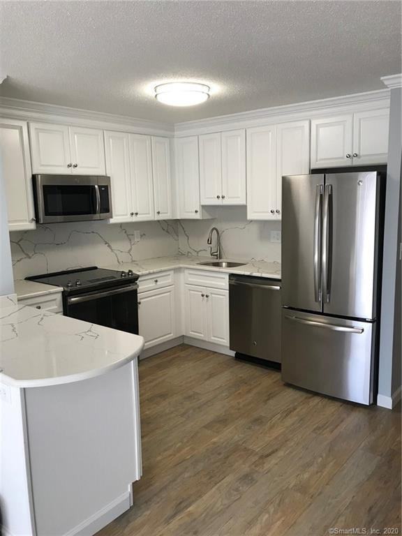 1409 Harbor View Dr - Photo 2 of 11