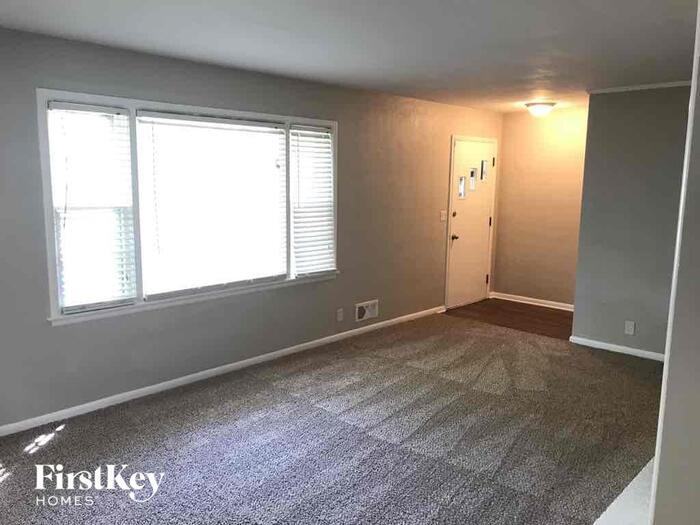 8715 E 52nd St - Photo 2 of 12