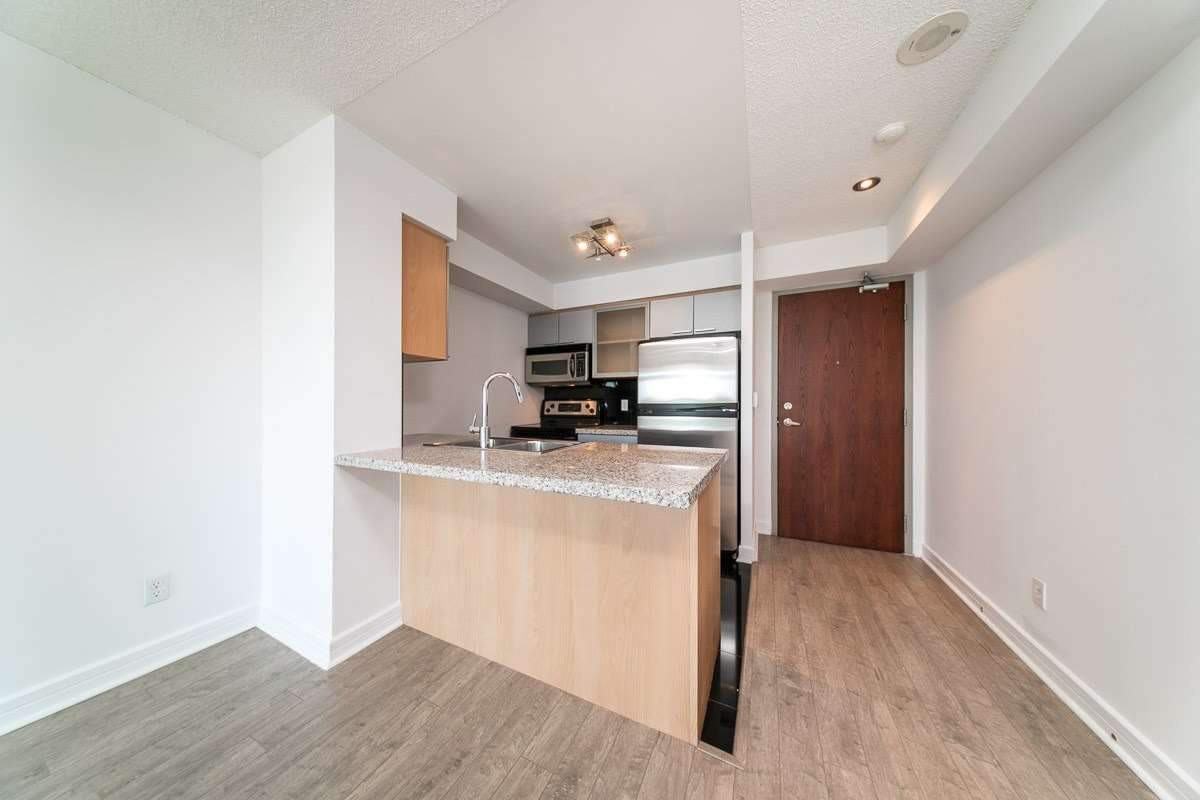 18 Harrison Garden Boulevard #511