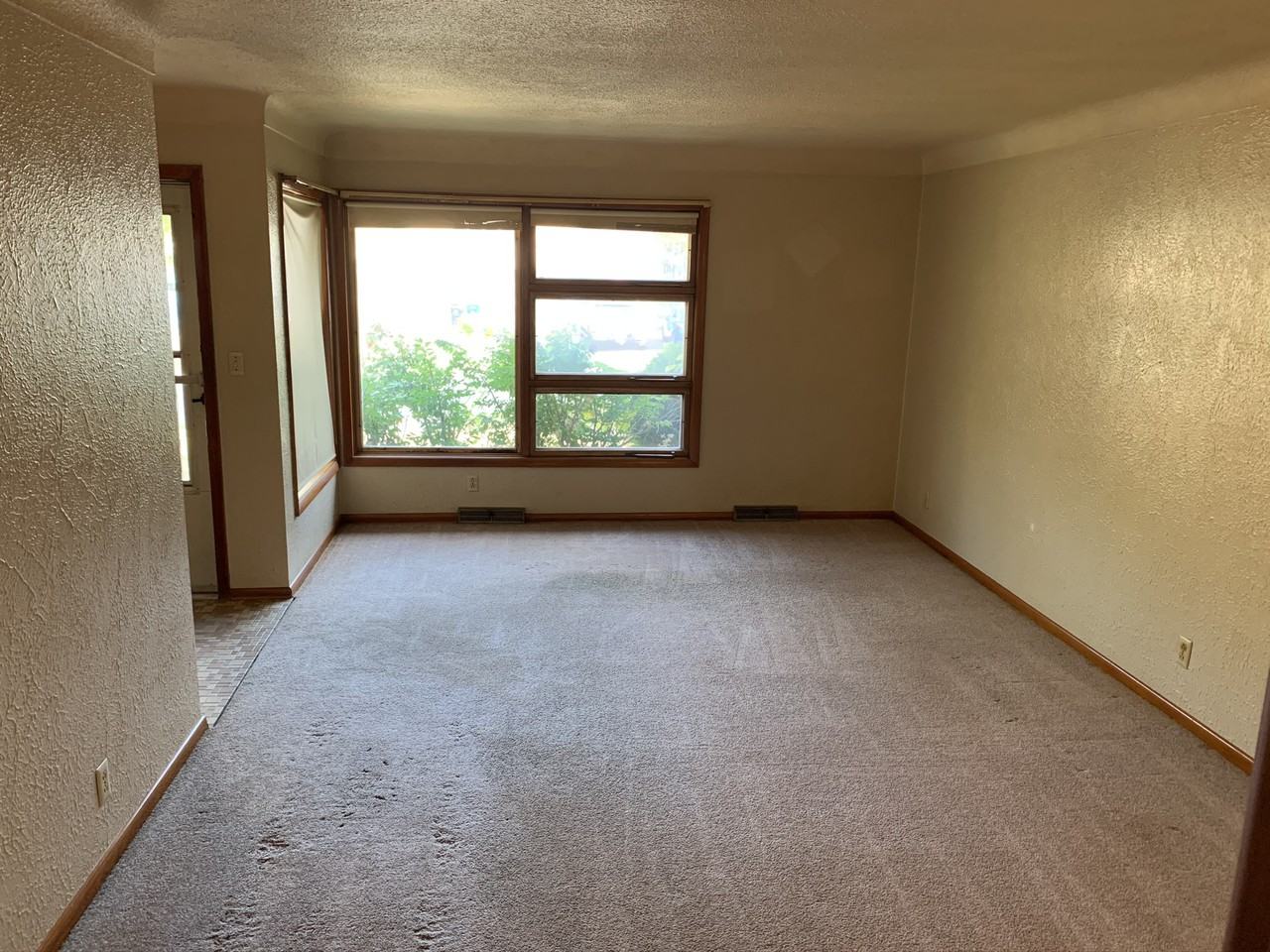 1530 Reaney Ave - Photo 2 of 12