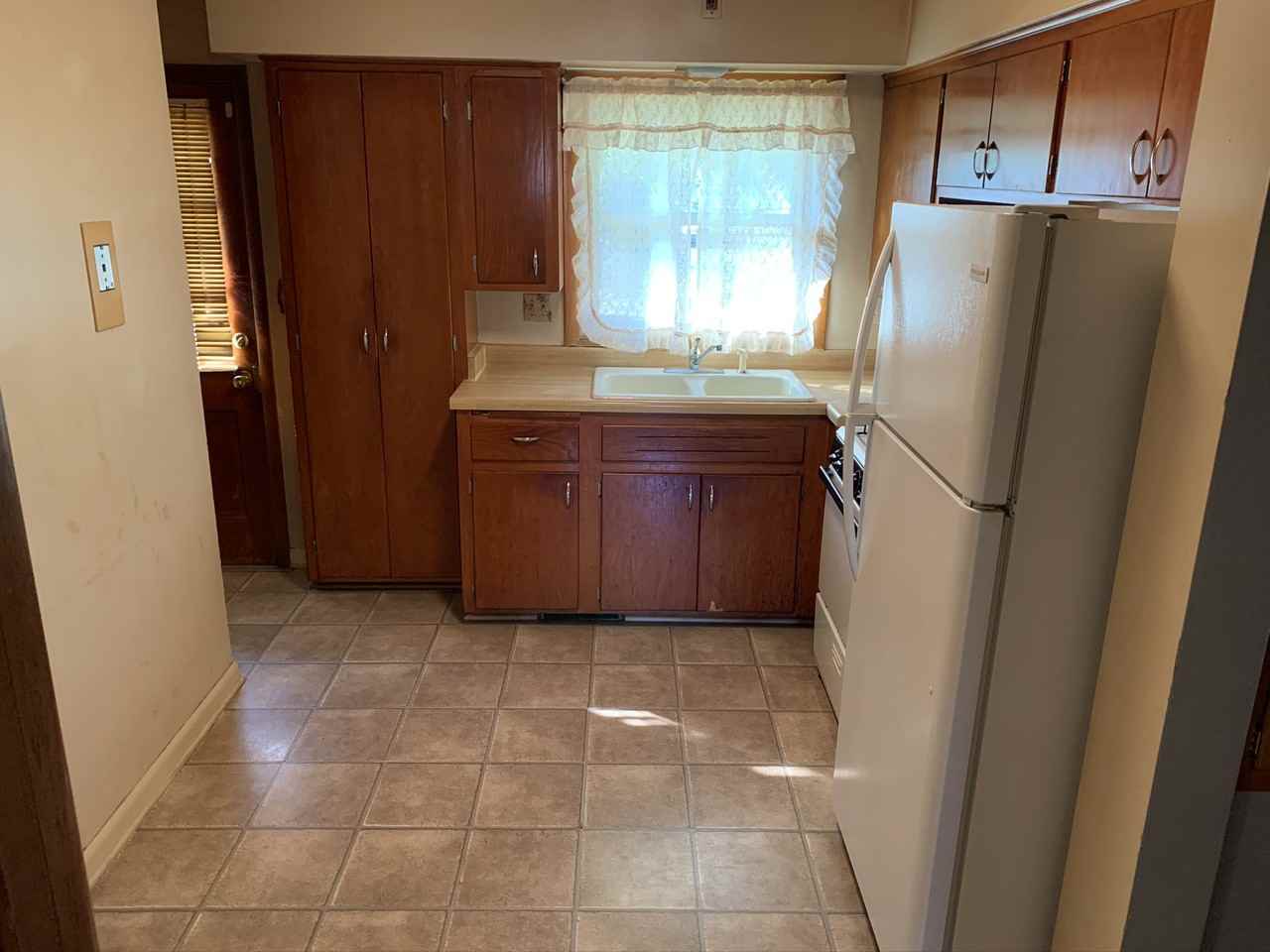 1530 Reaney Ave - Photo 3 of 12