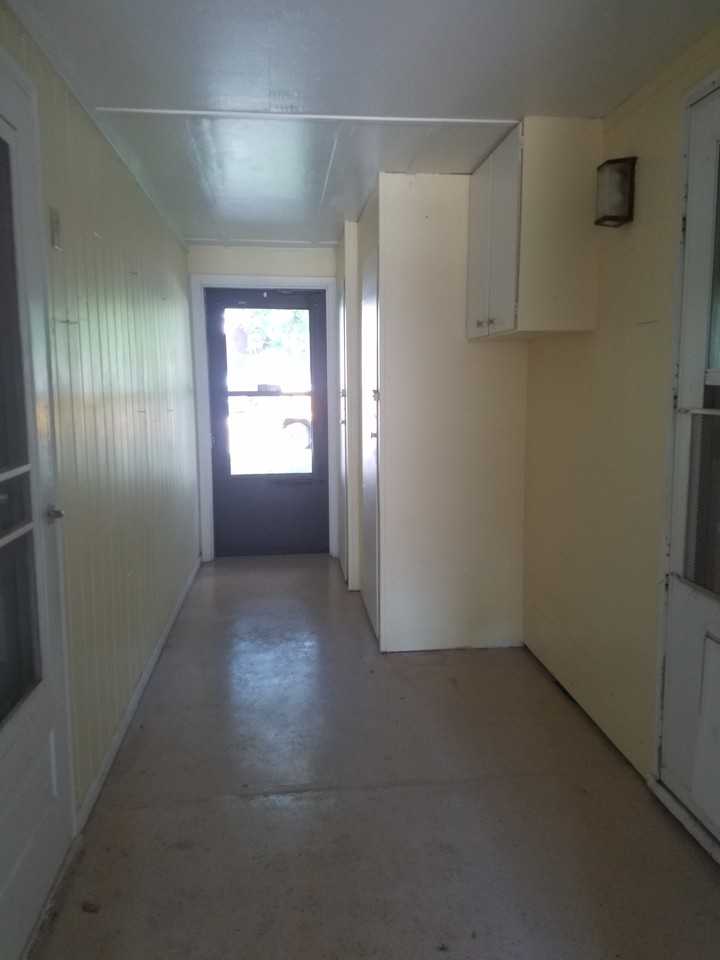 2114 22nd St - Photo 2 of 11