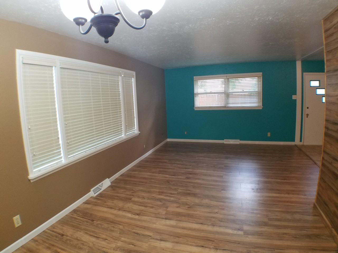 2114 22nd St - Photo 3 of 11