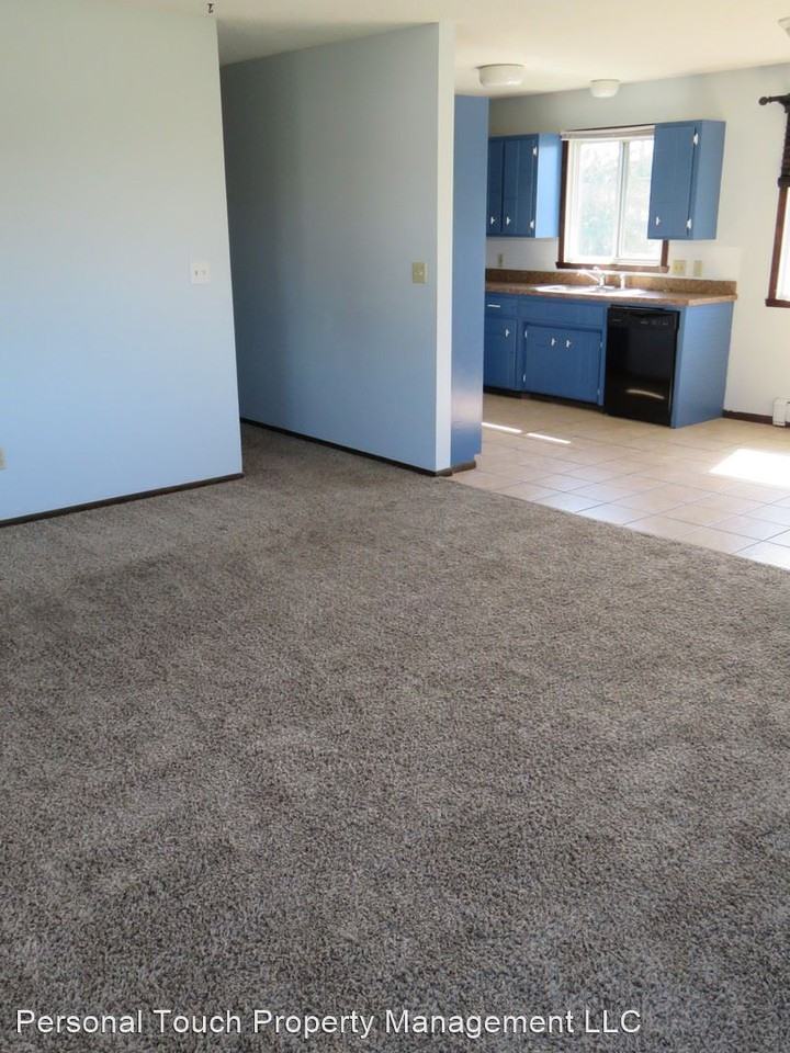 625 2nd Ave E - Photo 3 of 17