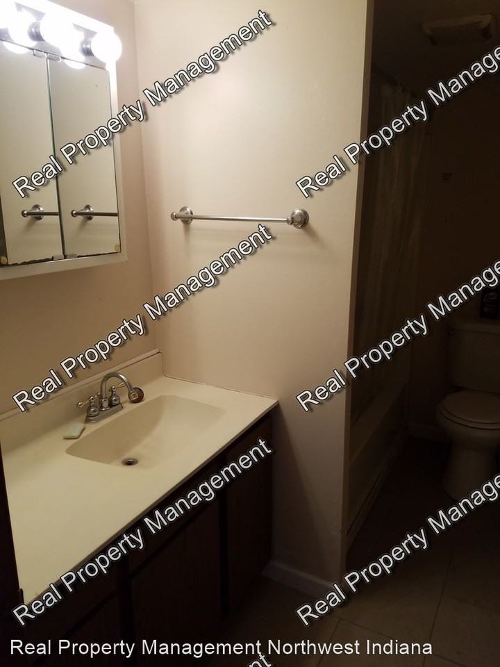 23215 23215 Buchanan Street - Photo 2 of 9