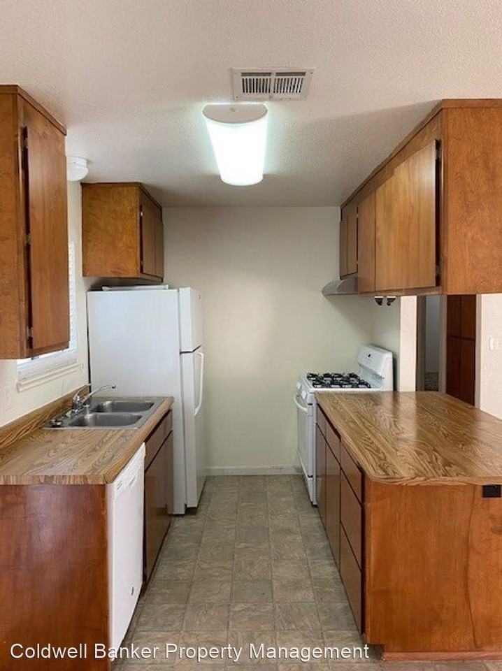 2548 Sabre Court - Photo 2 of 6