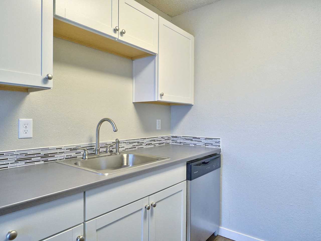 The Melrose Apartments - Photo 5 of 22