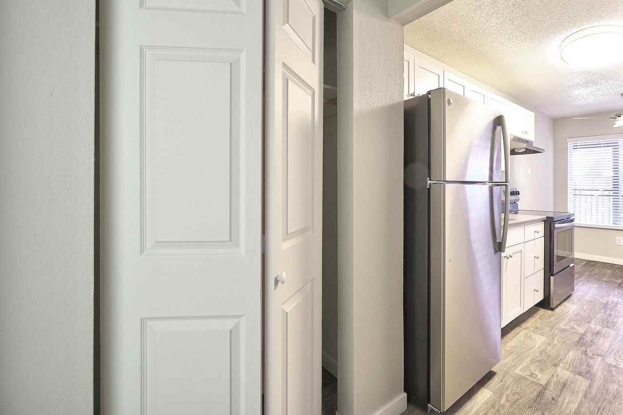 The Melrose Apartments - Photo 4 of 23
