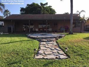 8421 Sw 28th St - Photo 2 of 14