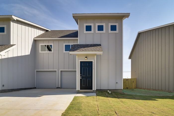 7923 Doreen Ave - Photo 2 of 27