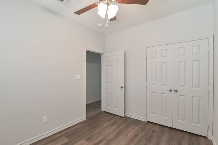 7923 Doreen Ave - Photo 3 of 27