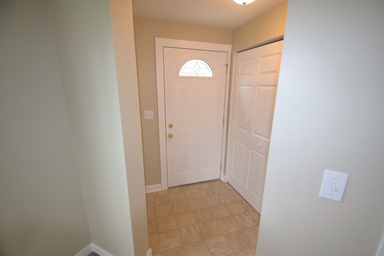 402 S Walnut St - Photo 2 of 9