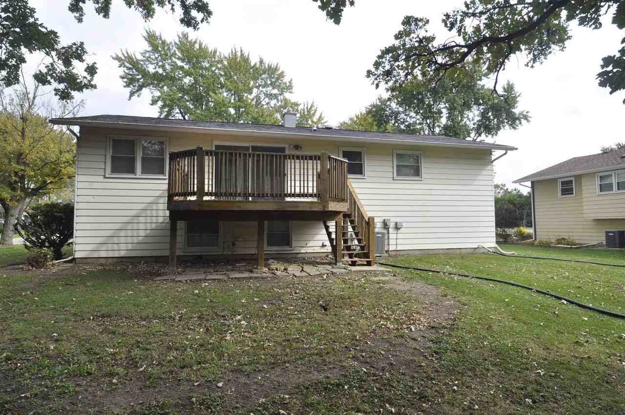 7024 Roberts Dr - Photo 2 of 9