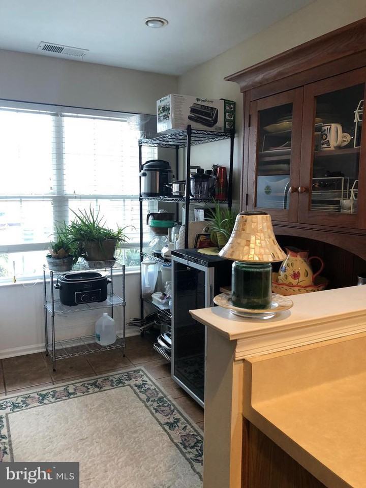 212 Nottingham Ct - Photo 3 of 16