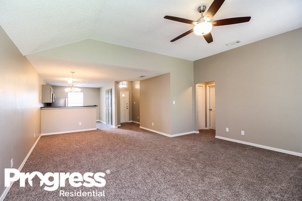 2908 Lawndale Dr - Photo 2 of 15