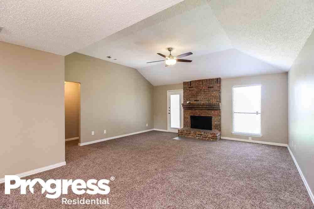 2908 Lawndale Dr - Photo 3 of 15