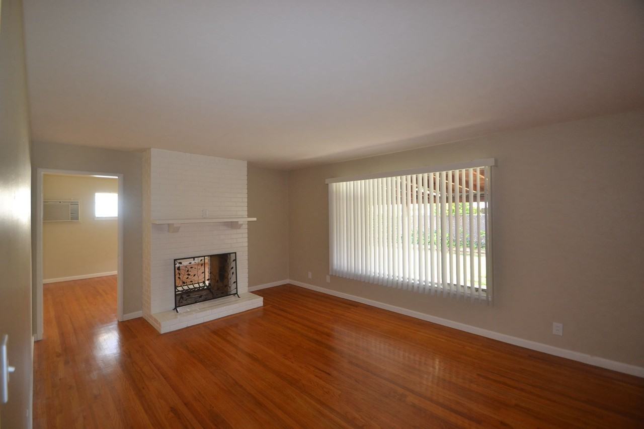 6729 52nd St - Photo 3 of 7