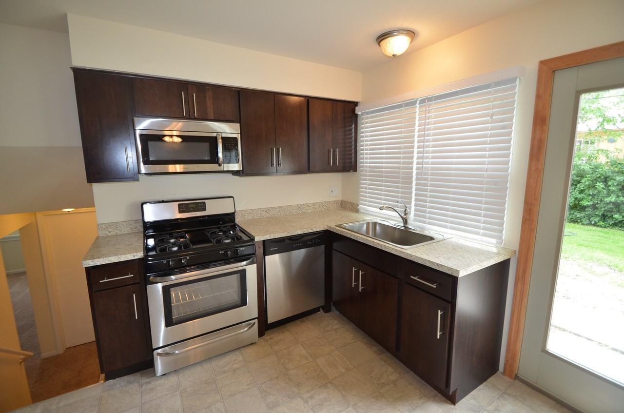 16806 Meadowdale Dr - Photo 3 of 12