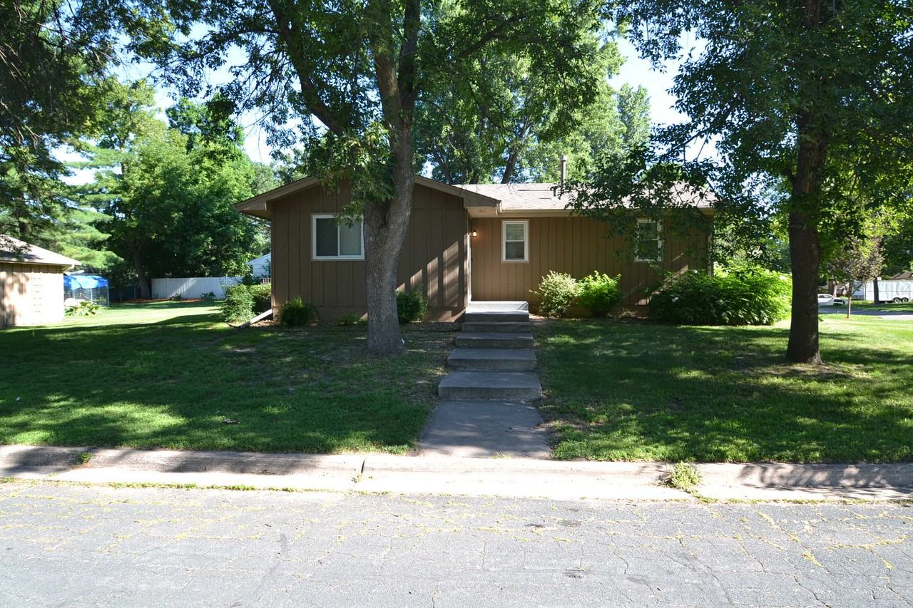 968 S Shore Dr - Photo 2 of 9