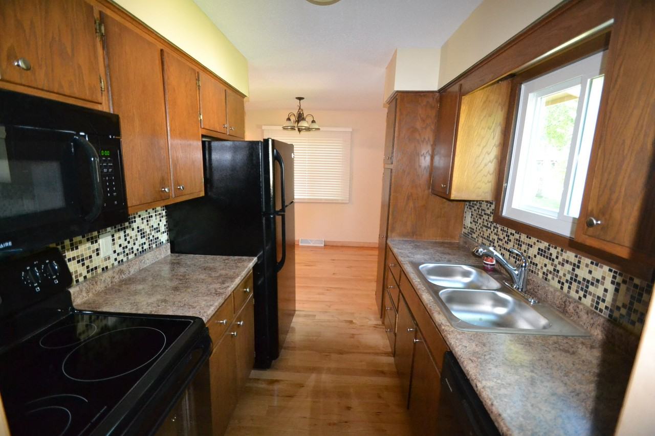 968 S Shore Dr - Photo 3 of 9